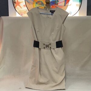 EUC Woman’s sleeveless Robbie Bee zip down dress with belt